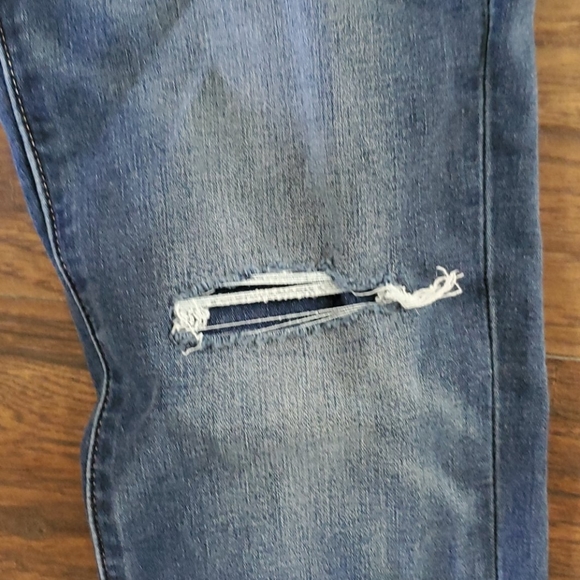 311 Shaping Skinny Levi's Jeans - Picture 4 of 4